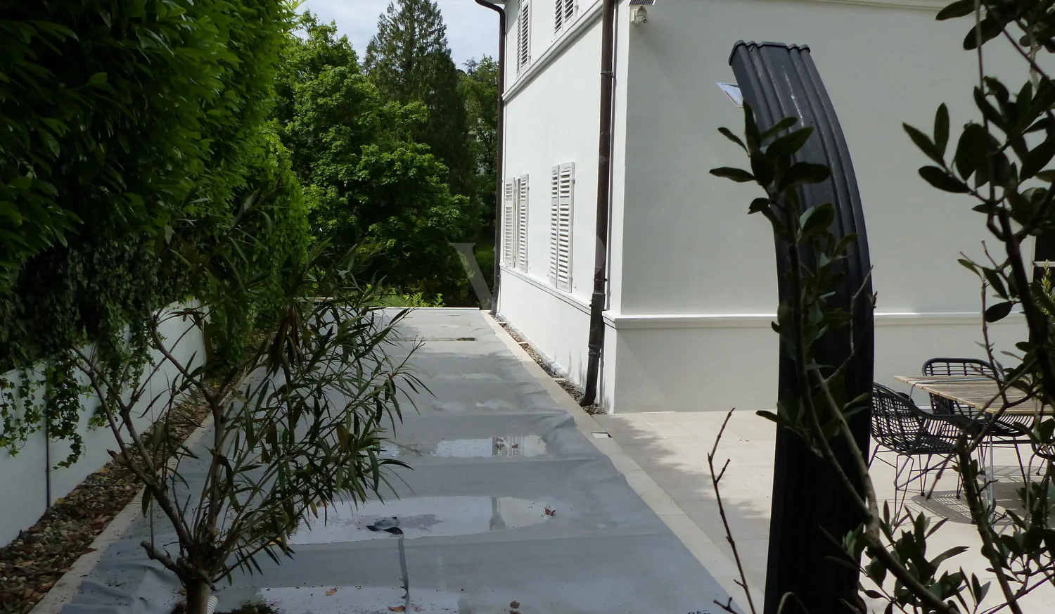 Außenansicht mit Pool