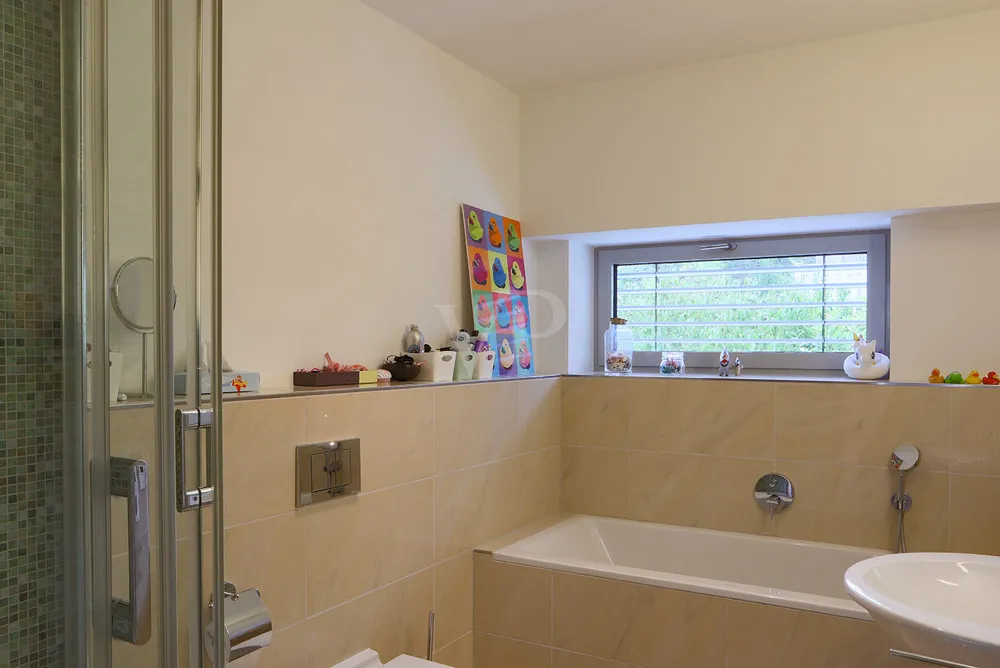 1. Etage Separates Bad