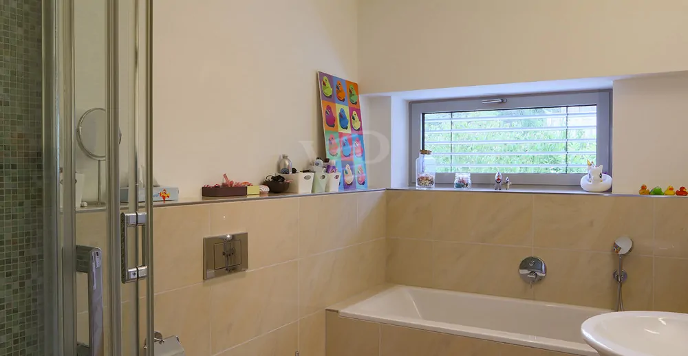 1. Etage Separates Bad