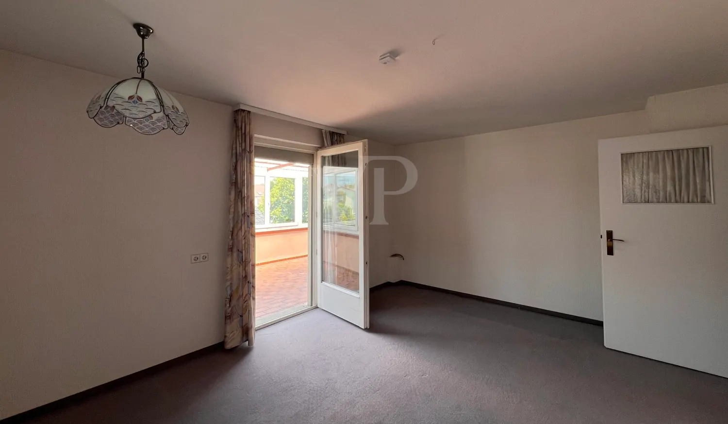 Zimmer mit Zugang Wintergarten