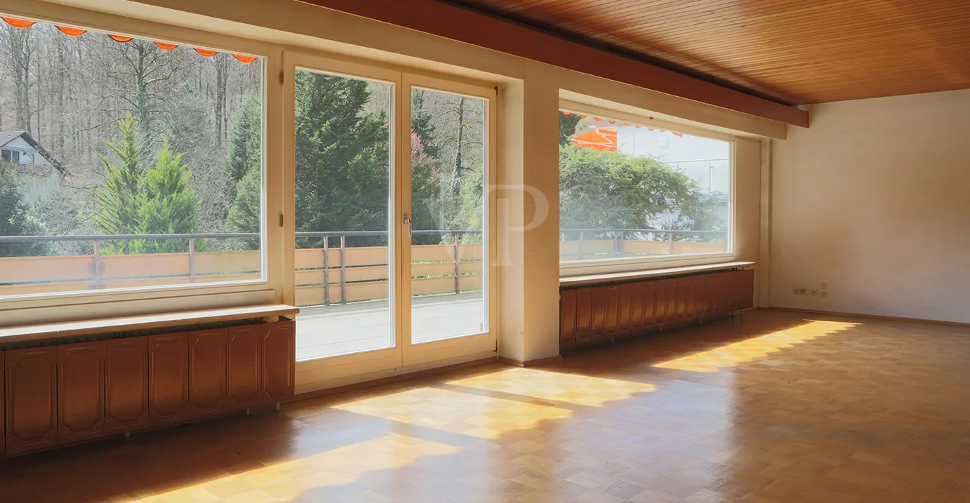 Wohnbereich mit Ausgang zur Dachterrasse