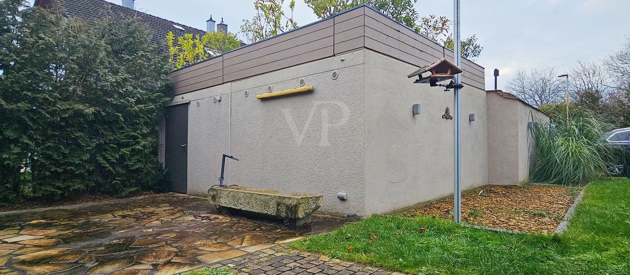 Doppelgarage von Grundstück aus
