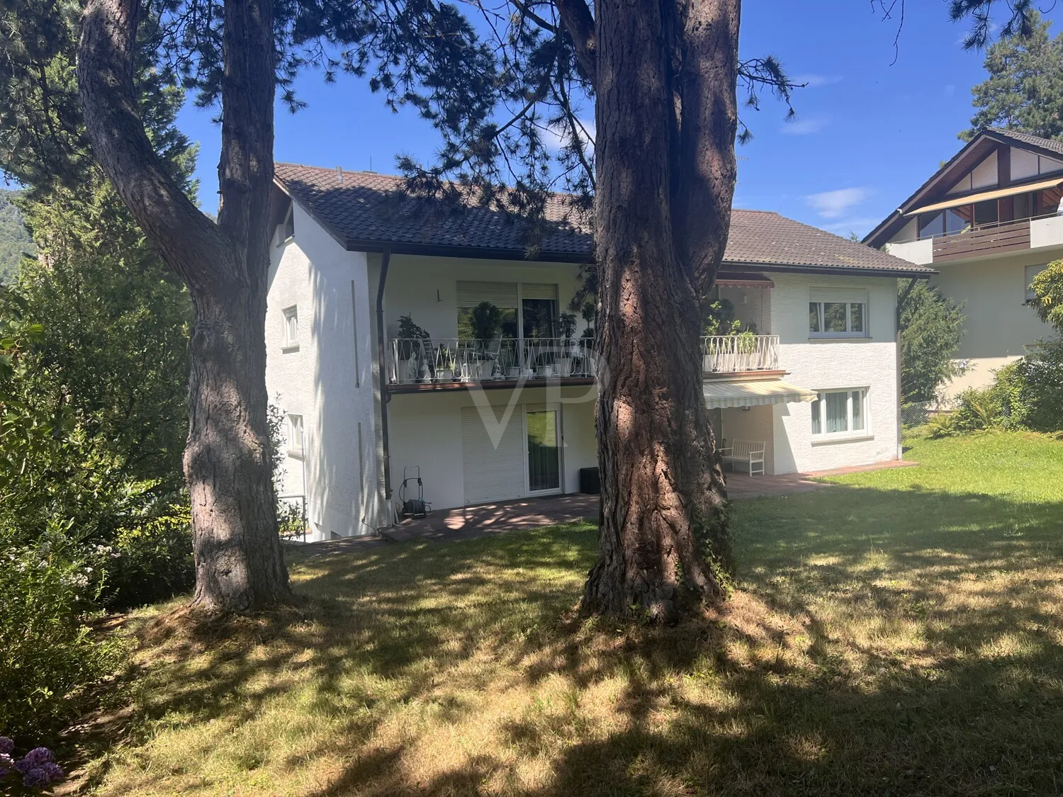 Aussenansicht Terrasse mit Garten