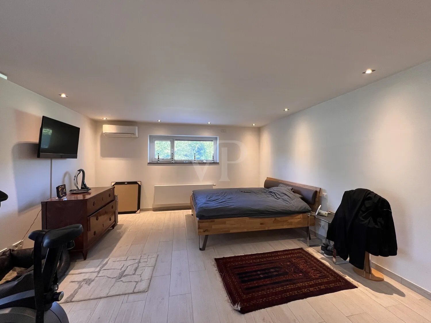 Schlafzimmer mit Zugang zur Hauptterrasse