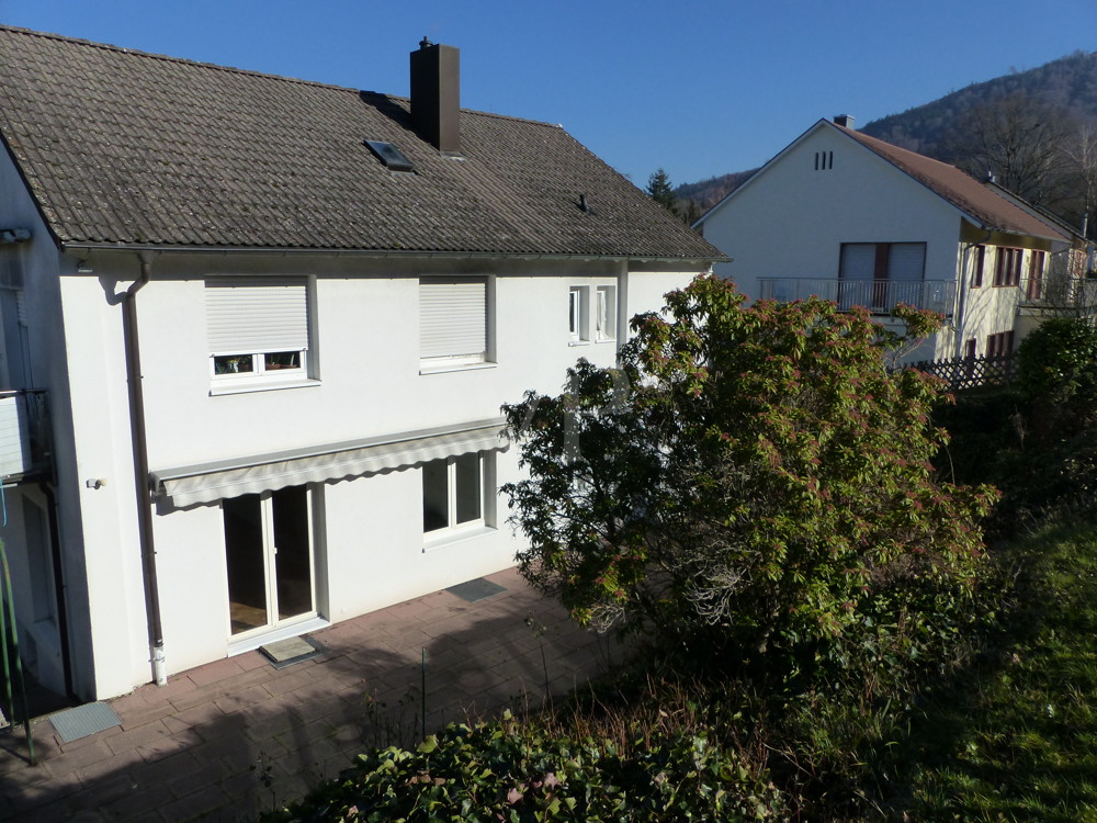 Außenansicht mit Terrasse