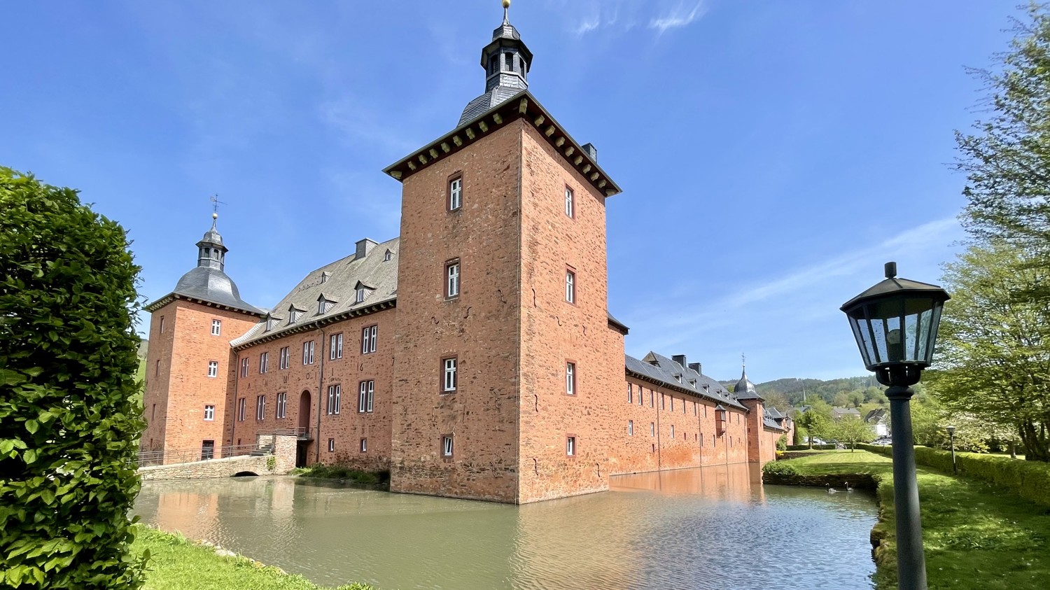 Geschichtsträchtig wohnen im Wasserschloss am Rothaarsteig