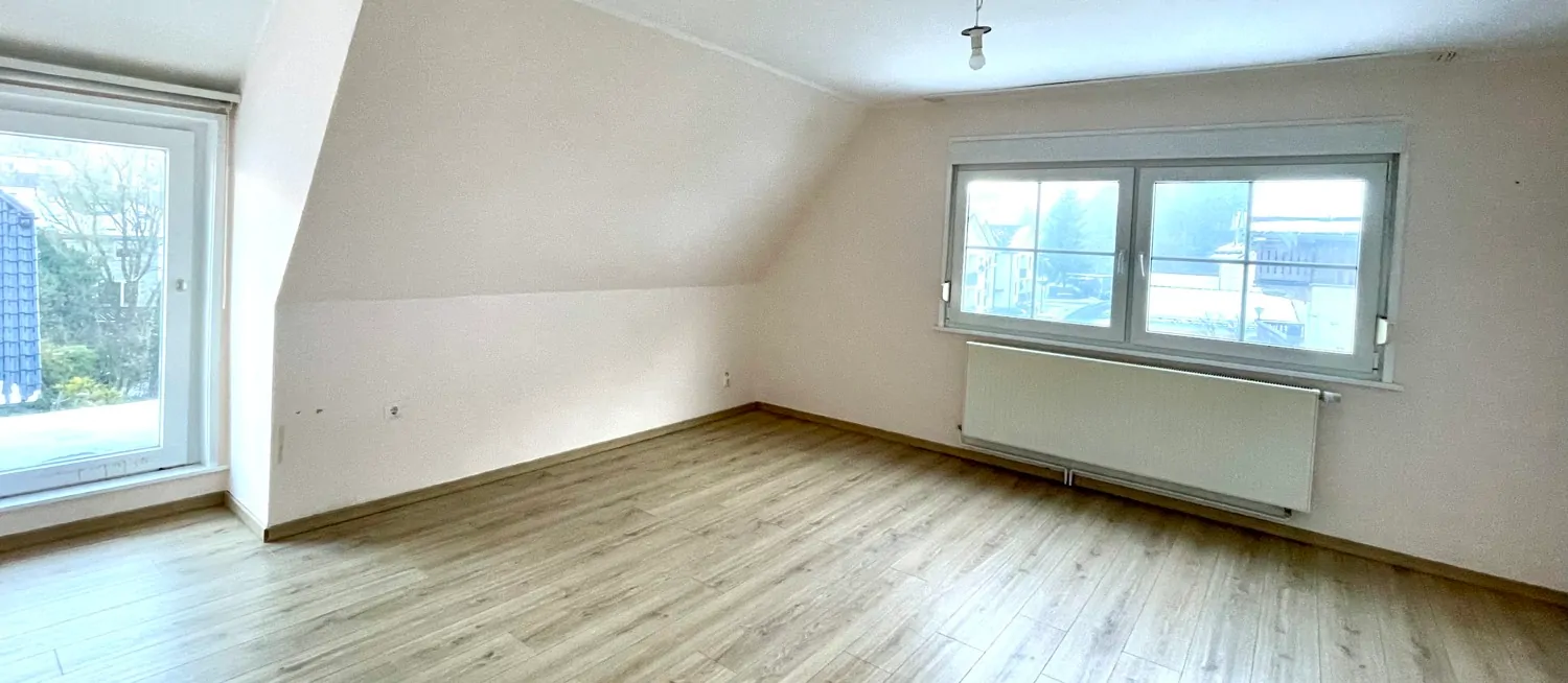 Einfamilienhaus auf großzügigem Grundstück mit modernisierten Elementen