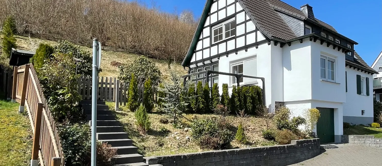 Einfamilienhaus auf großzügigem Grundstück mit modernisierten Elementen