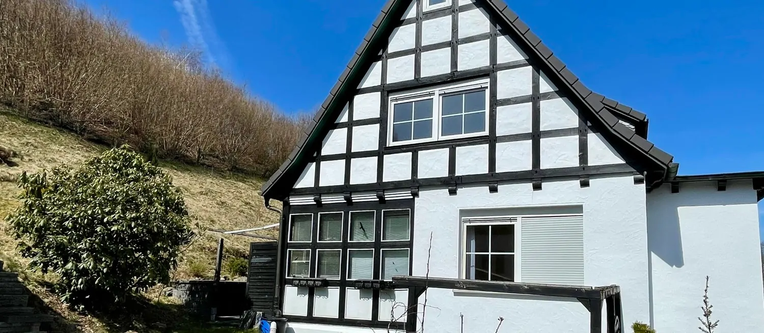 Einfamilienhaus auf großzügigem Grundstück mit modernisierten Elementen