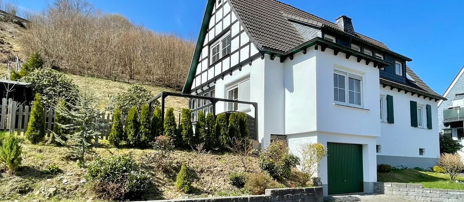 Einfamilienhaus auf großzügigem Grundstück mit modernisierten Elementen