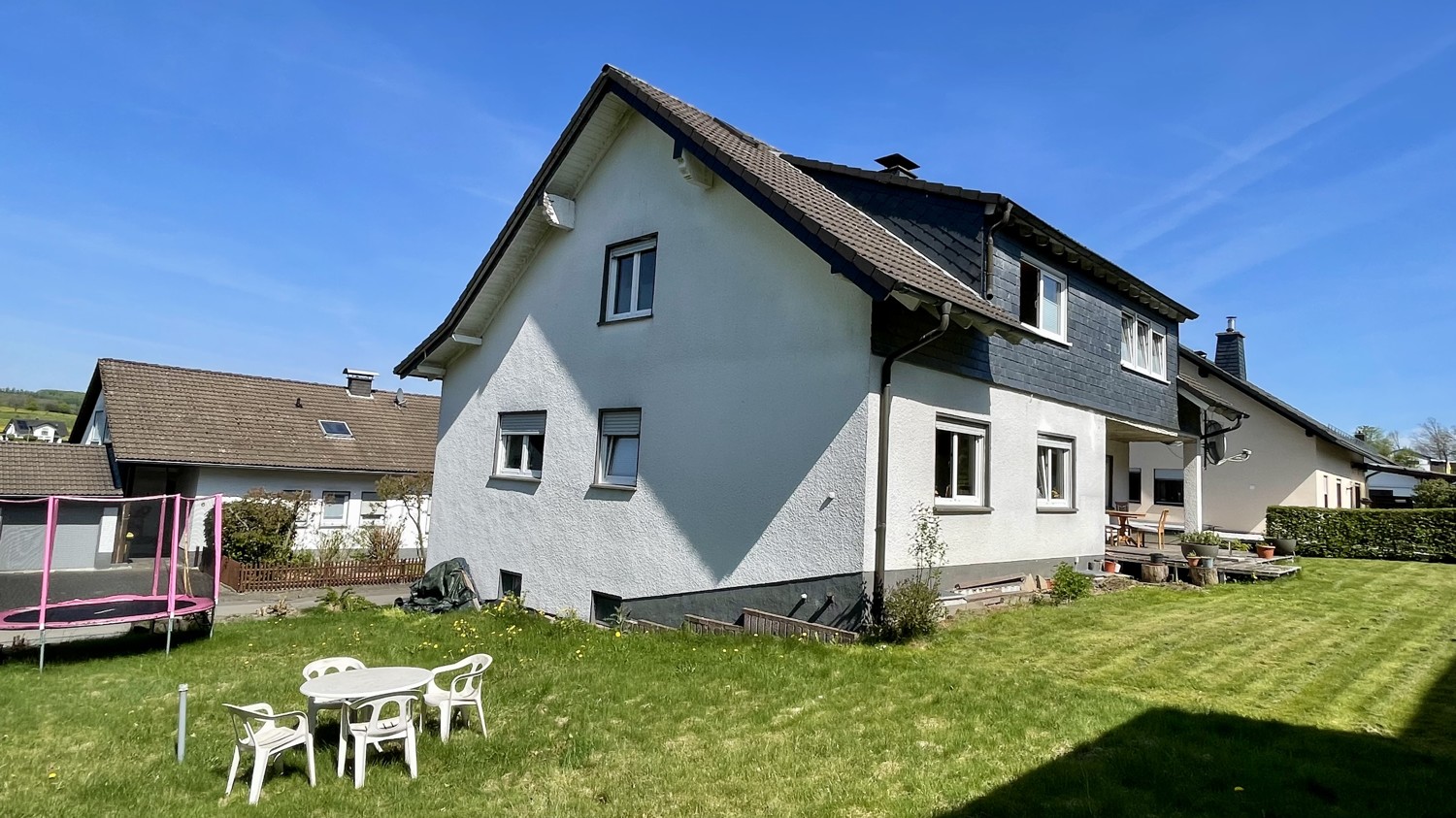 Dreifamilienhaus in ruhiger Lage von Schönau