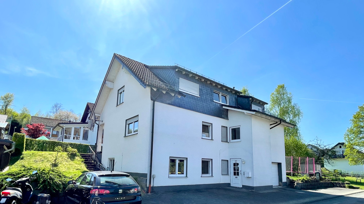 Dreifamilienhaus in ruhiger Lage von Schönau
