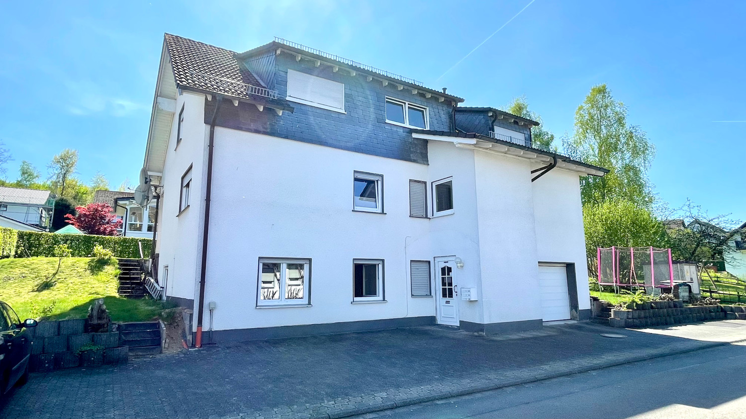 Dreifamilienhaus in ruhiger Lage von Schönau
