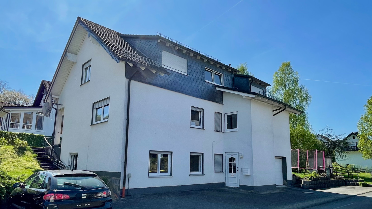 Dreifamilienhaus in ruhiger Lage von Schönau