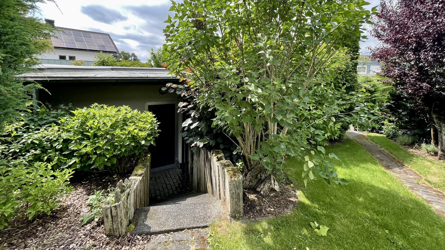 Zugang von der Garage zum Garten