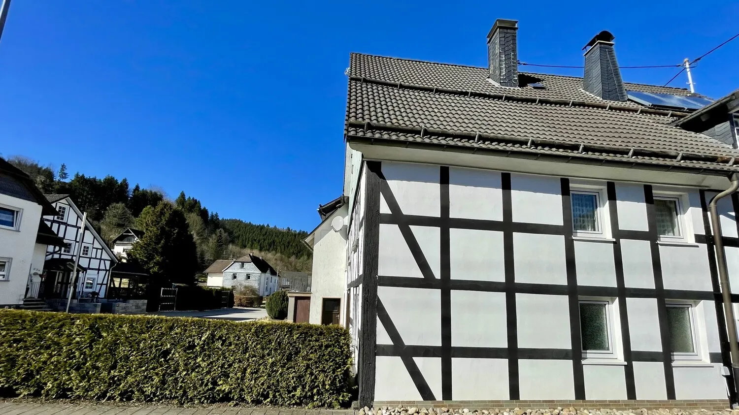 Große, einseitig angebaute Doppelhaushälfte