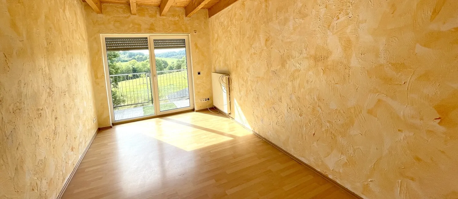 Zimmer 2 mit Zugang zum Balkon