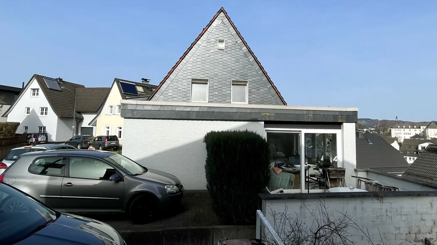 Giebelseite mit Anbau