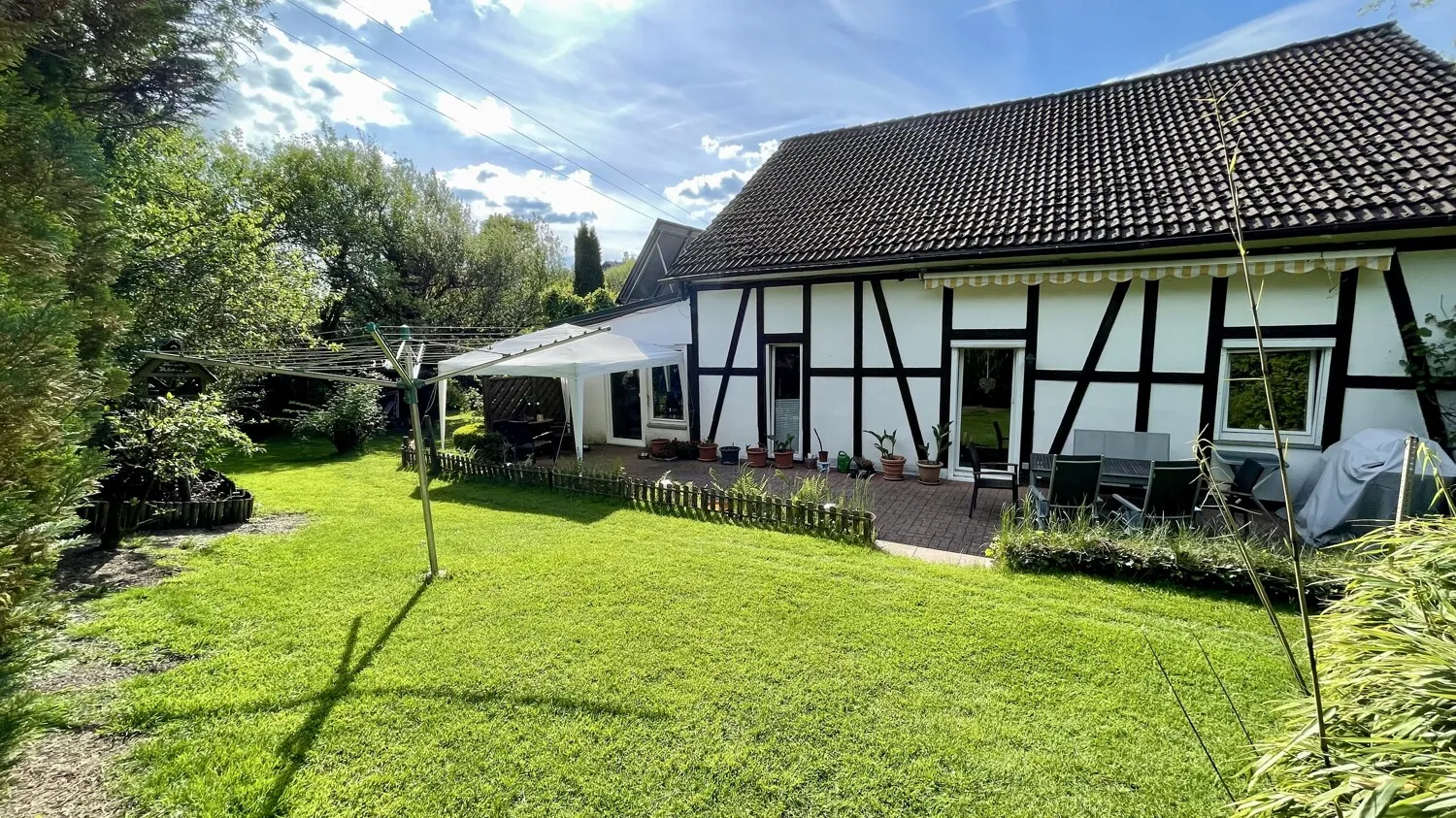 Gartenansicht mit Terrasse