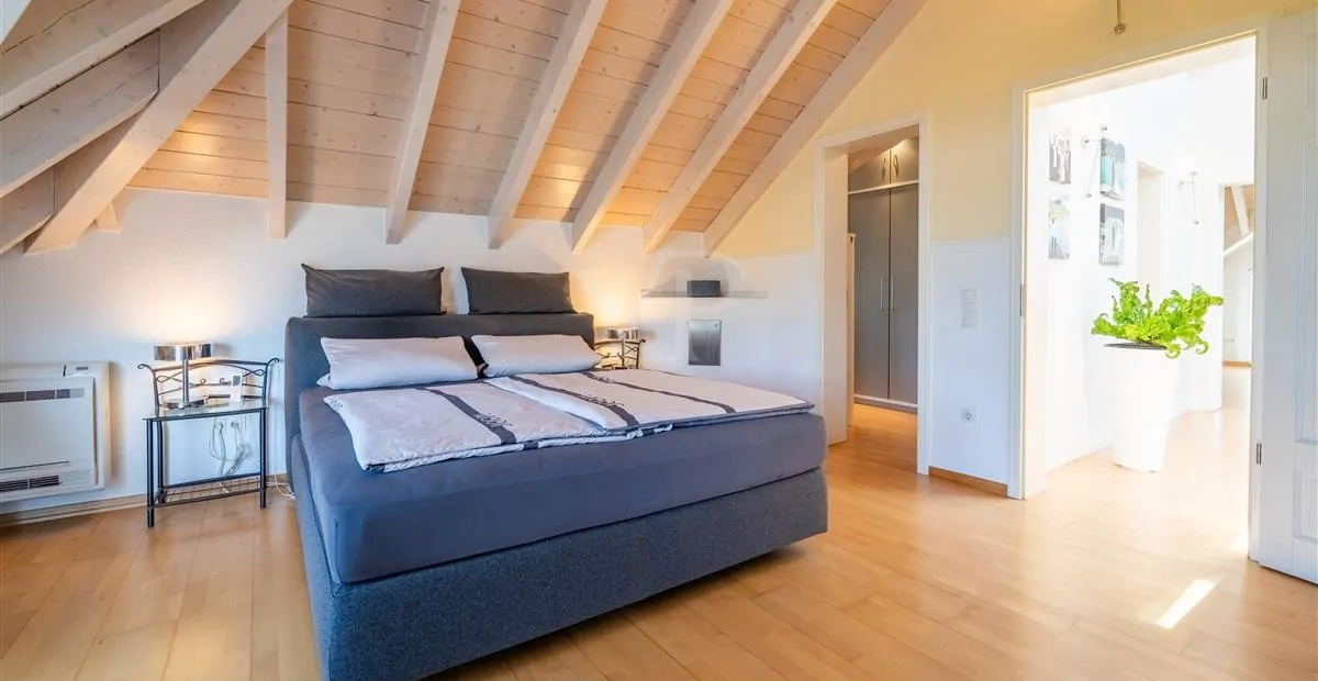 Schlafzimmer mit Ankleide