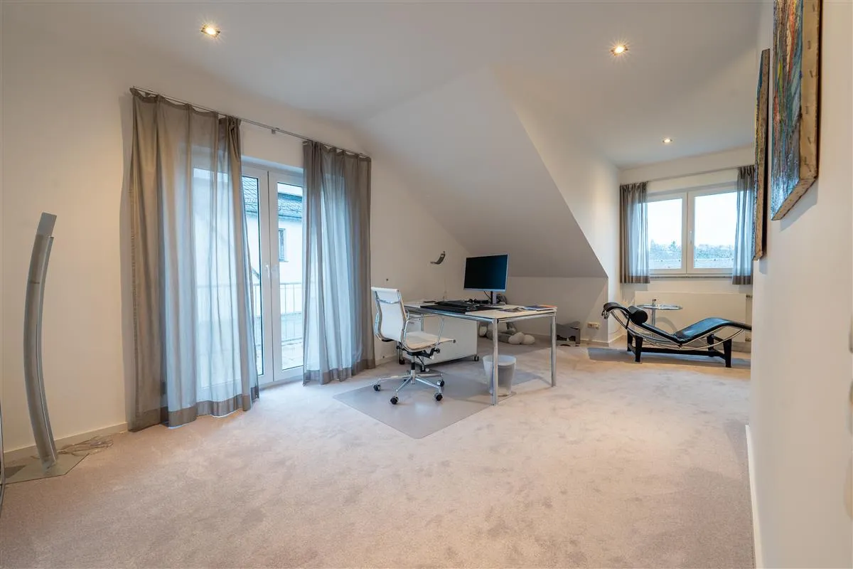 Großes Schlafzimmer