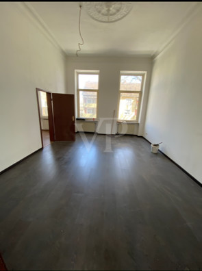 Nr. 42, 1. OG rechts (1)