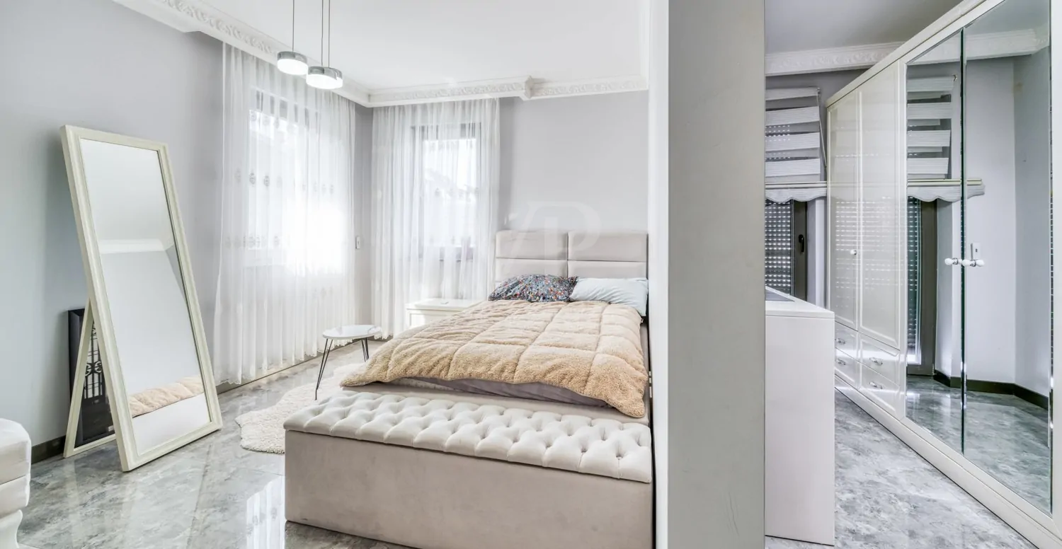 Schlafzimmer mit Ankleide