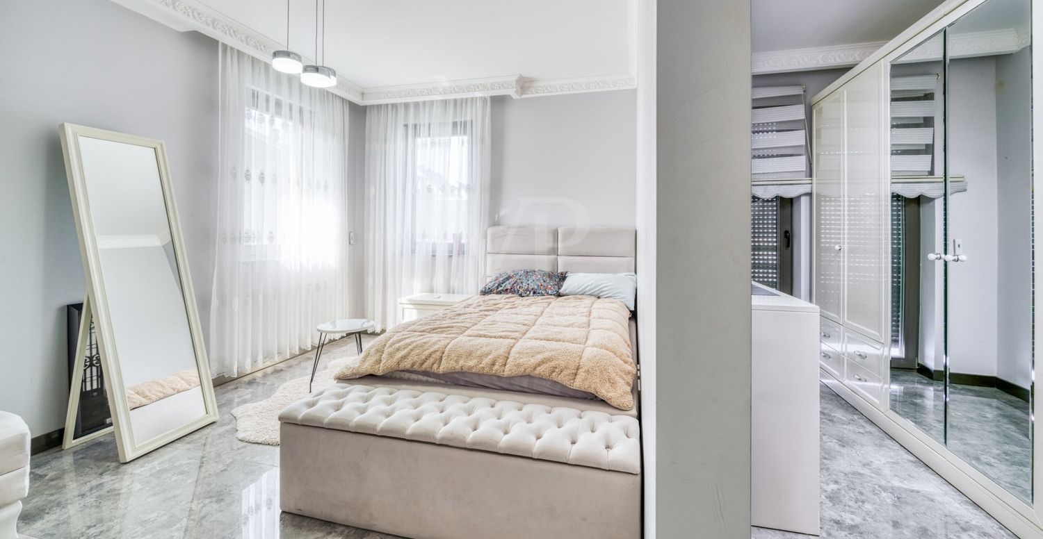Schlafzimmer mit Ankleide