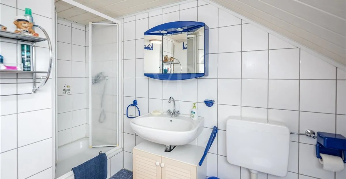 Vorderhaus Dachgeschoss Bad