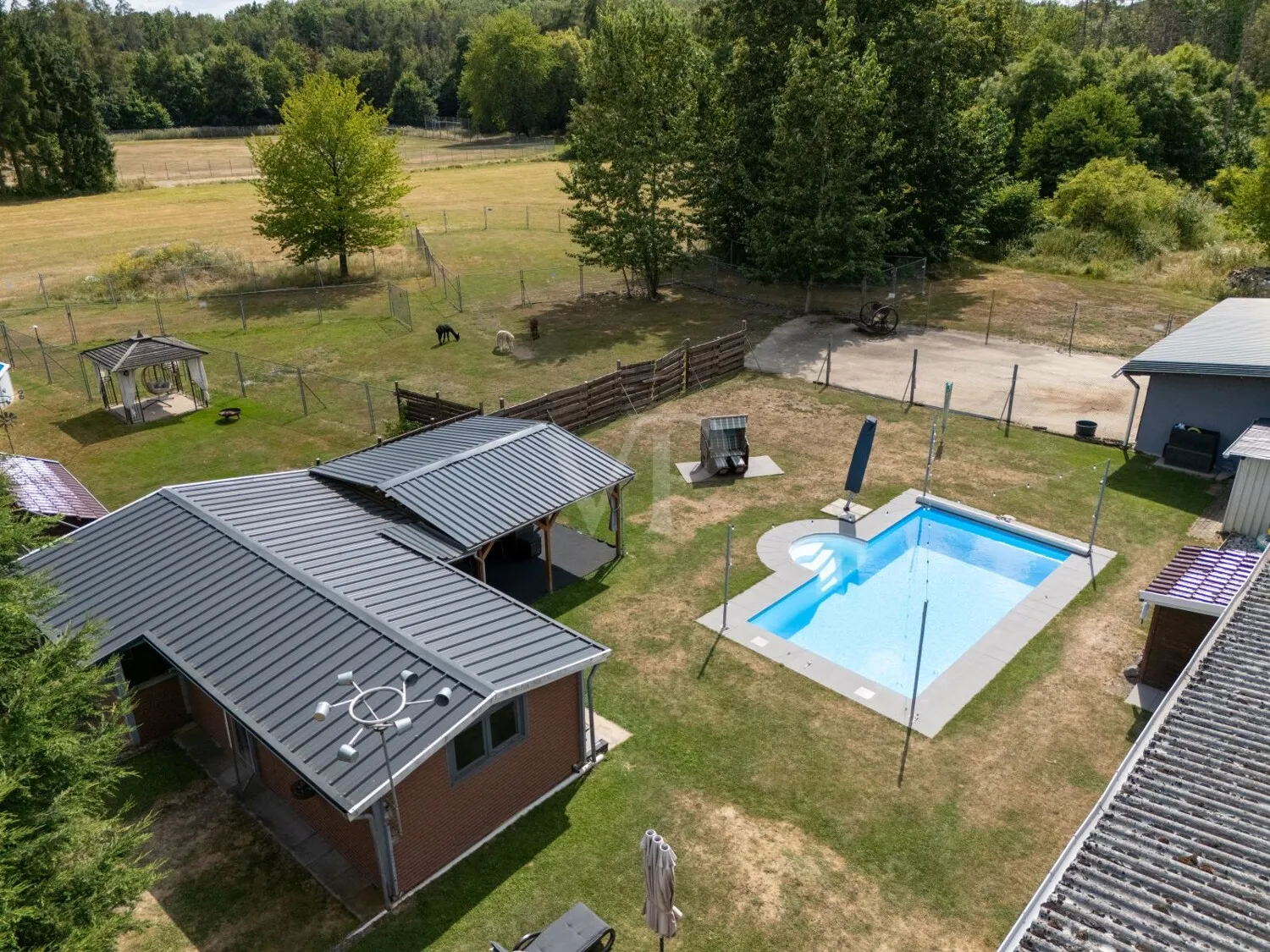 Gartenhaus mit Pool