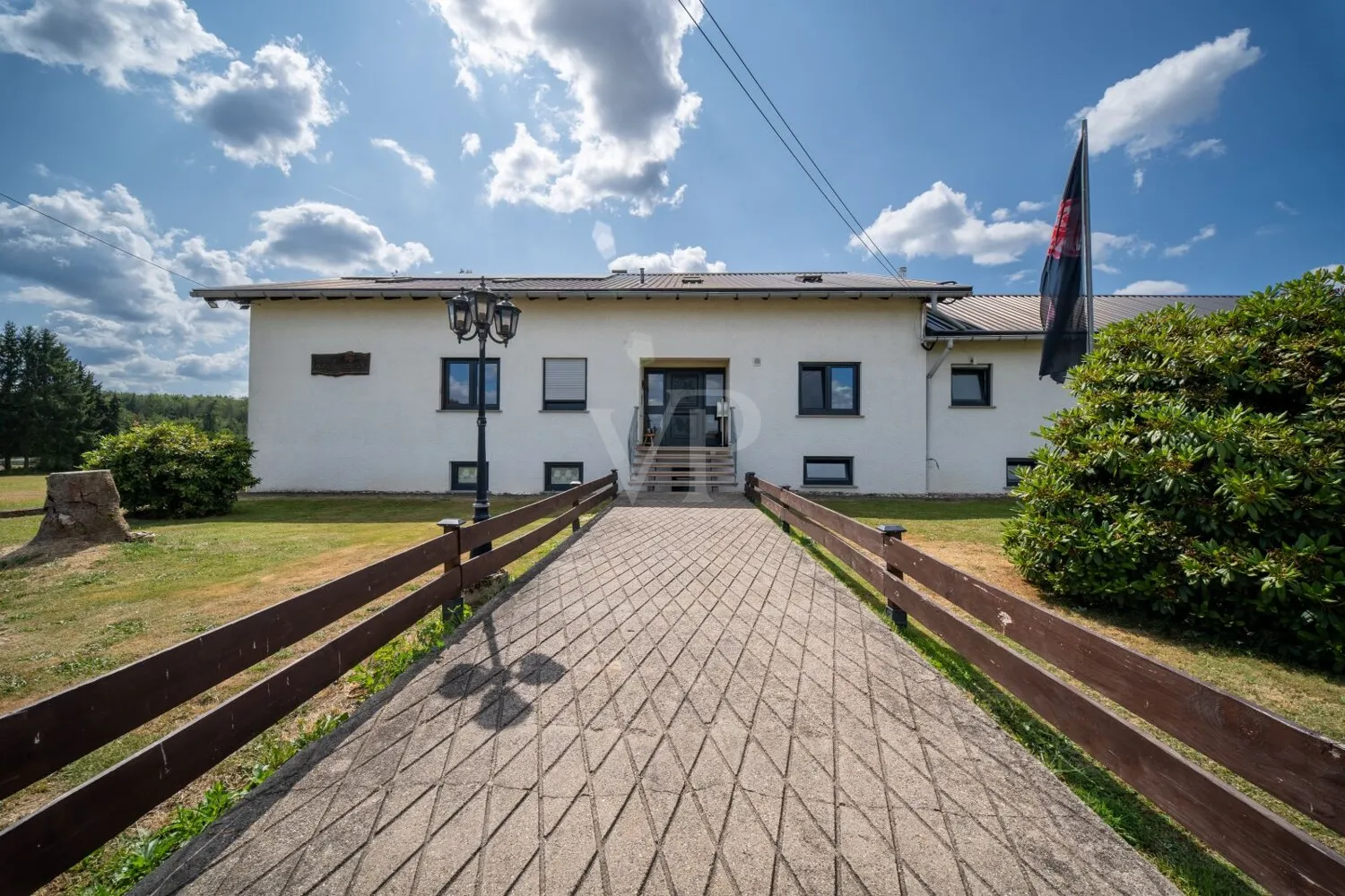 Vorderansicht Mehrfamilienhaus