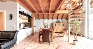 von_poll_real_estate_property_24211055_image_2