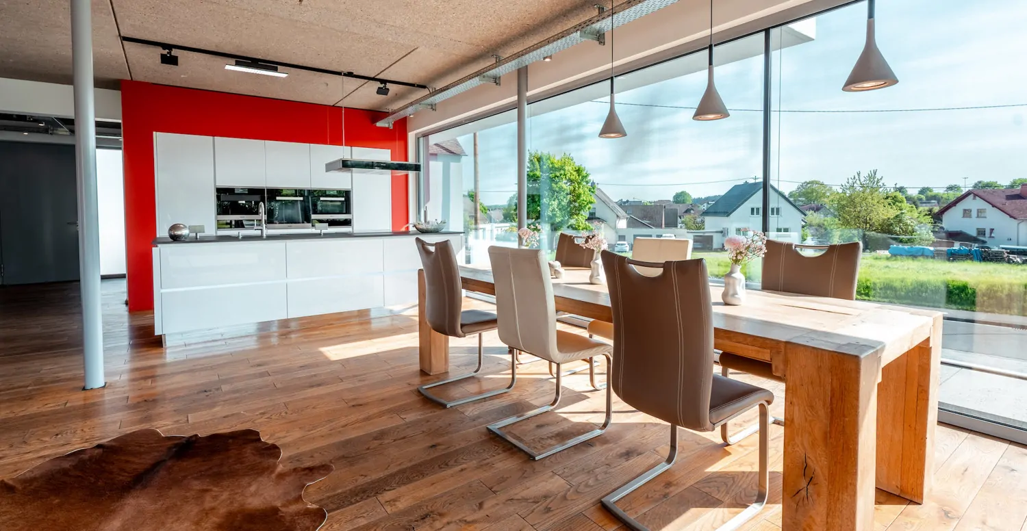 Offene Wohnküche mit Essbereich