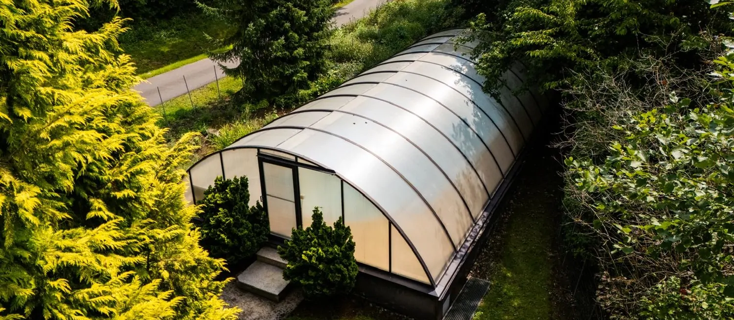 Überdachter Außenpool