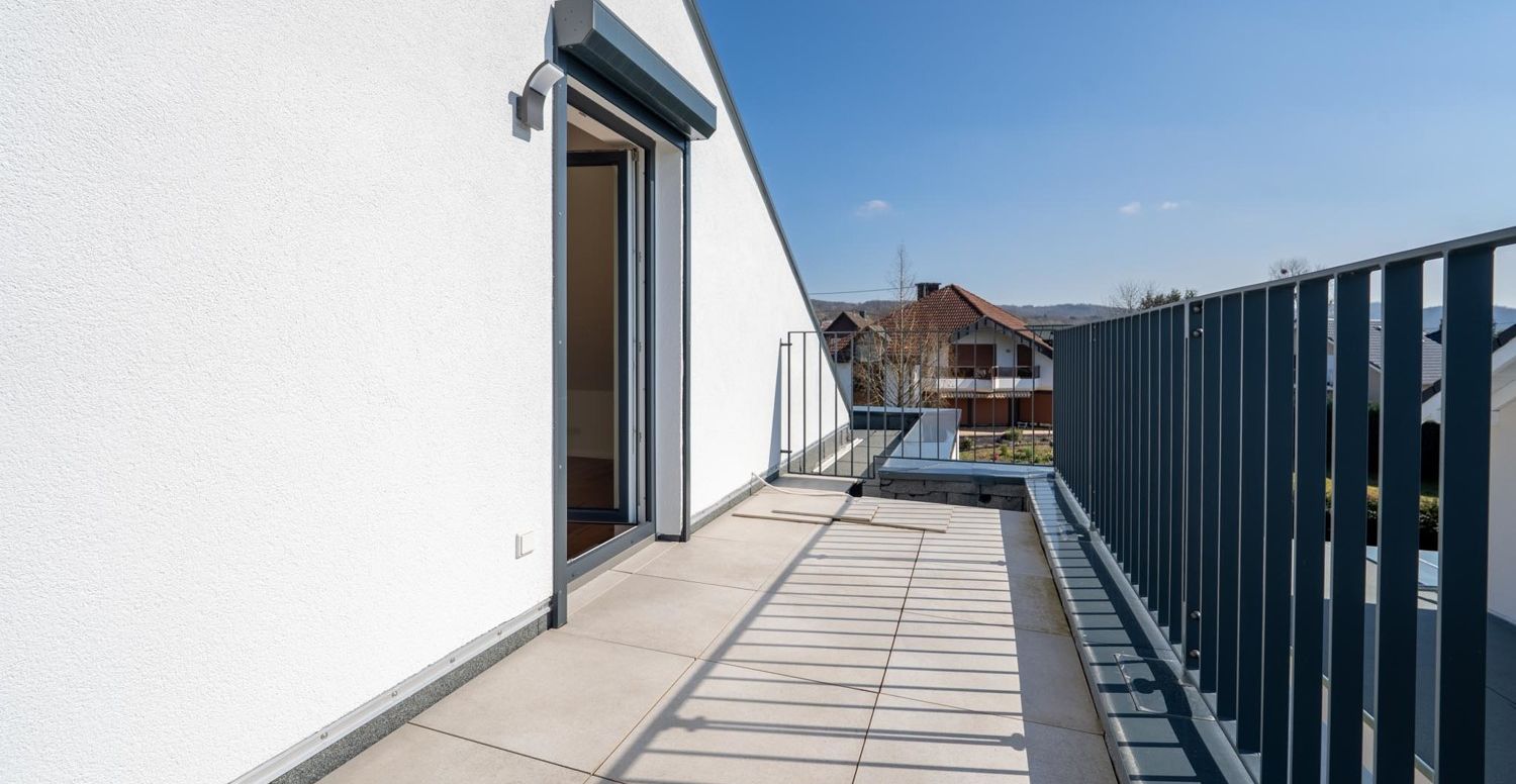 Kleiner Balkon am Schlafzimmer
