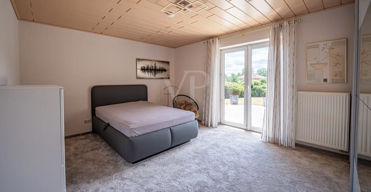 Schlafzimmer mit Gartenzugang