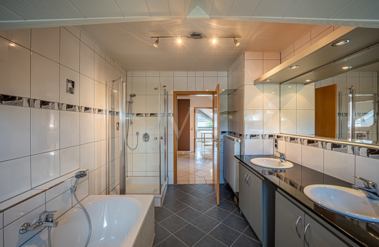 Badezimmer im DG