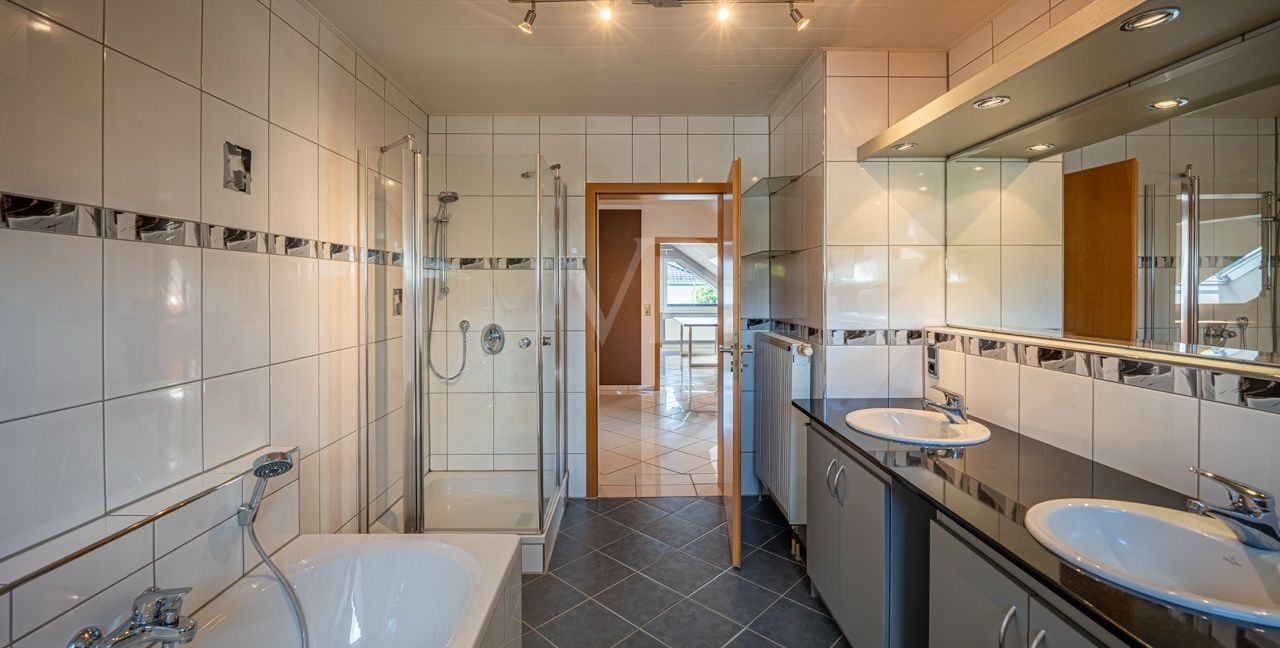 Badezimmer im DG