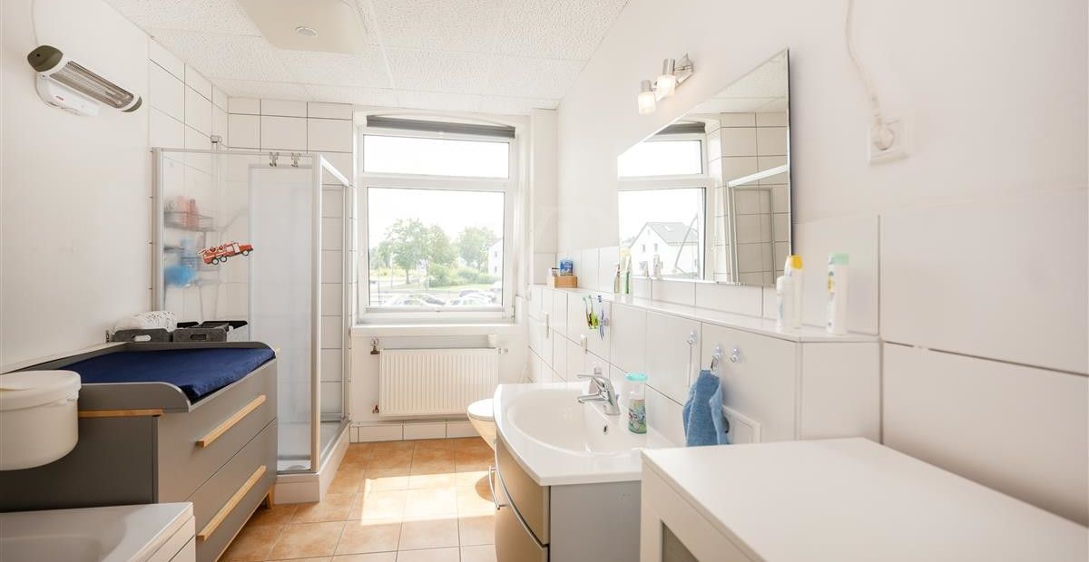 Nebenhaus: Badezimmer im 1. OG