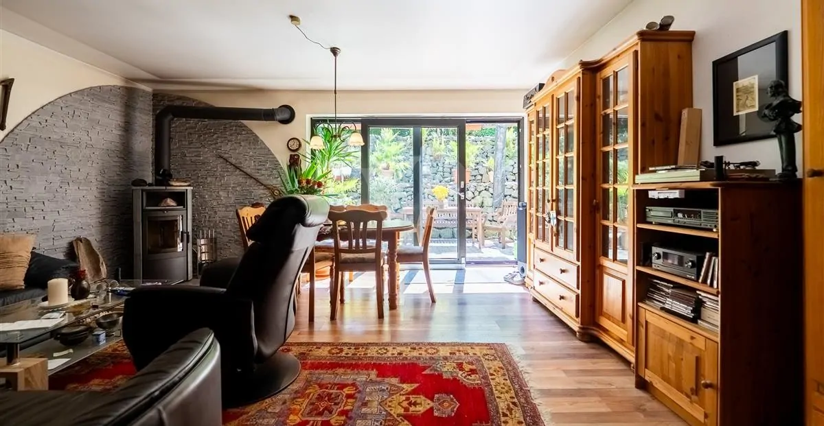 Wohnbereich mit Kamin in ELW