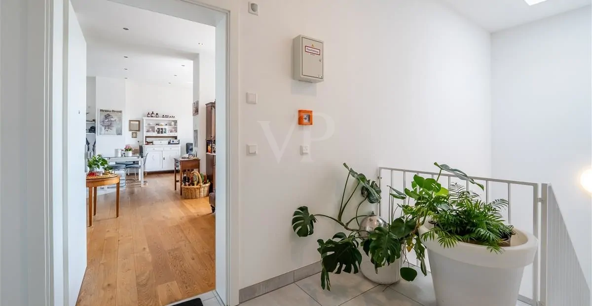 Treppenhaus und Eingang in die Wohnung