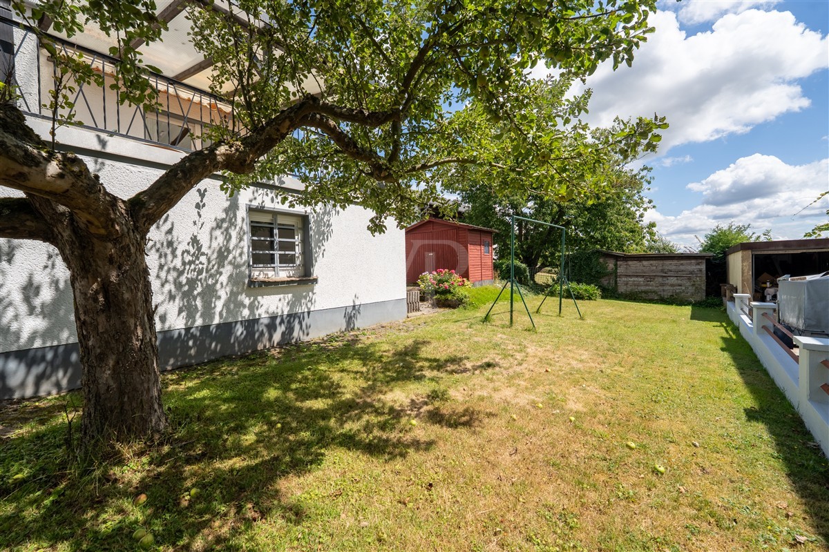 Gartenbereich neben dem Haus