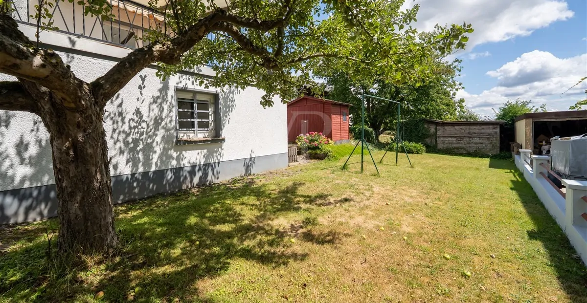 Gartenbereich neben dem Haus