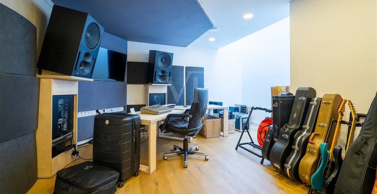 Musik- oder weiteres Zimmer