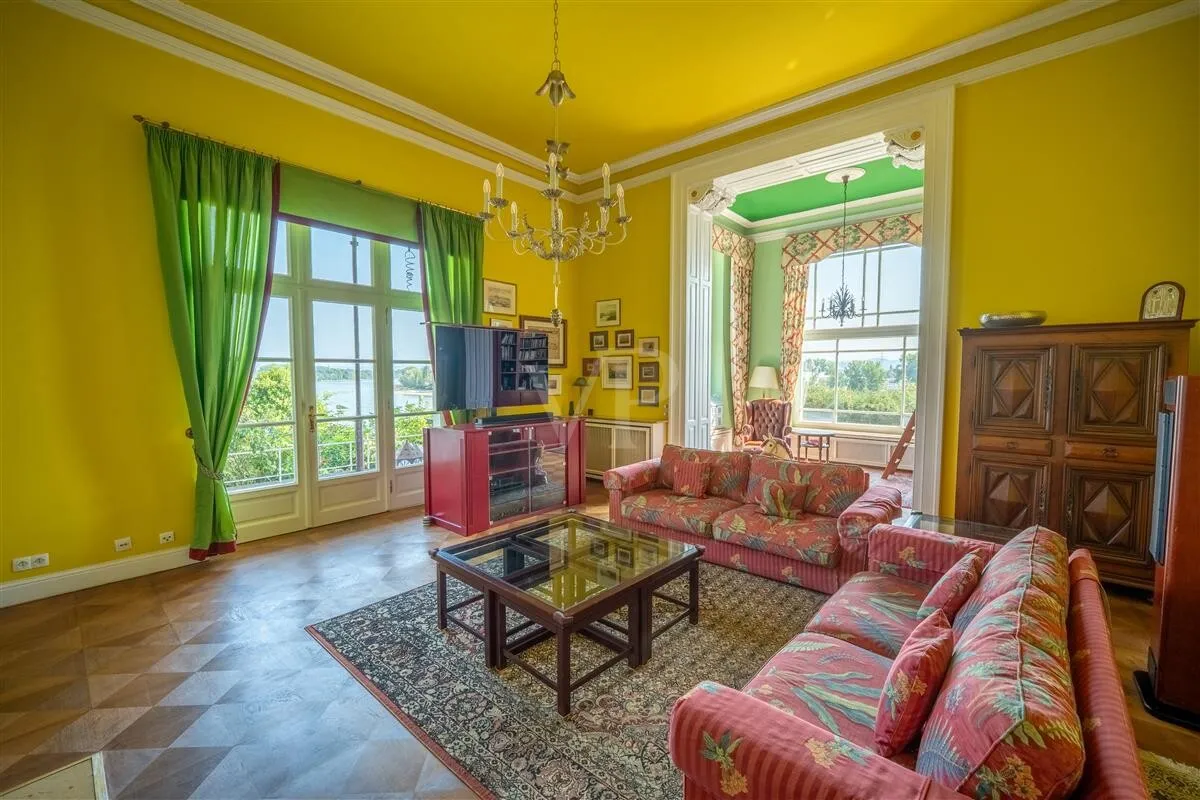 Kamin- und Fernsehzimmer