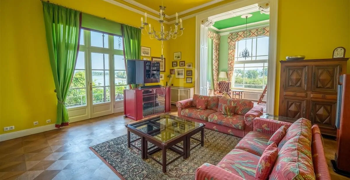 Kamin- und Fernsehzimmer