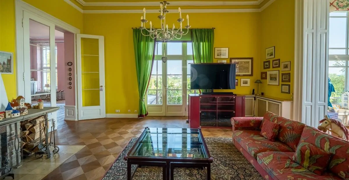 Kamin- und Fernsehzimmer