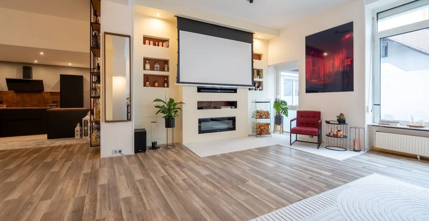 Beamer Leinwand im Wohnzimmer