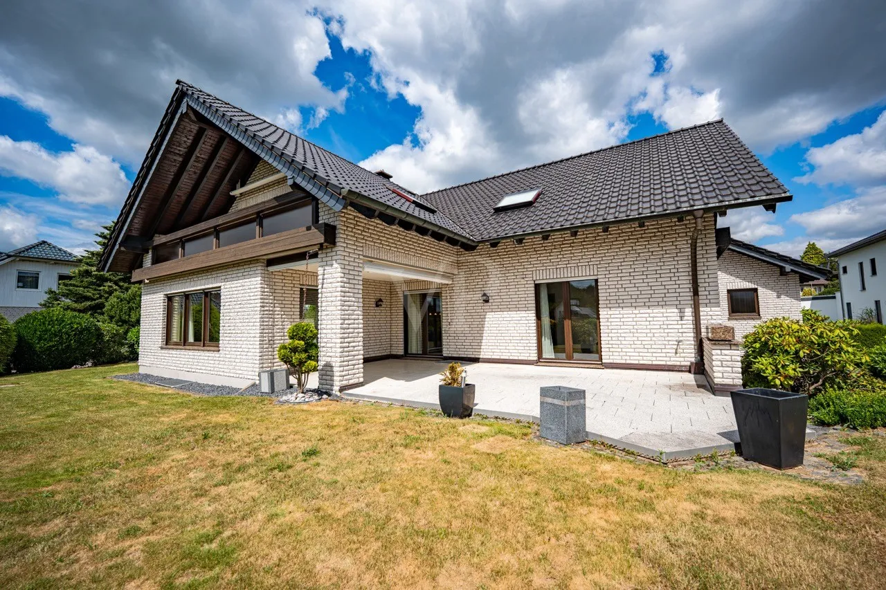 Seitenansicht mit Terrasse