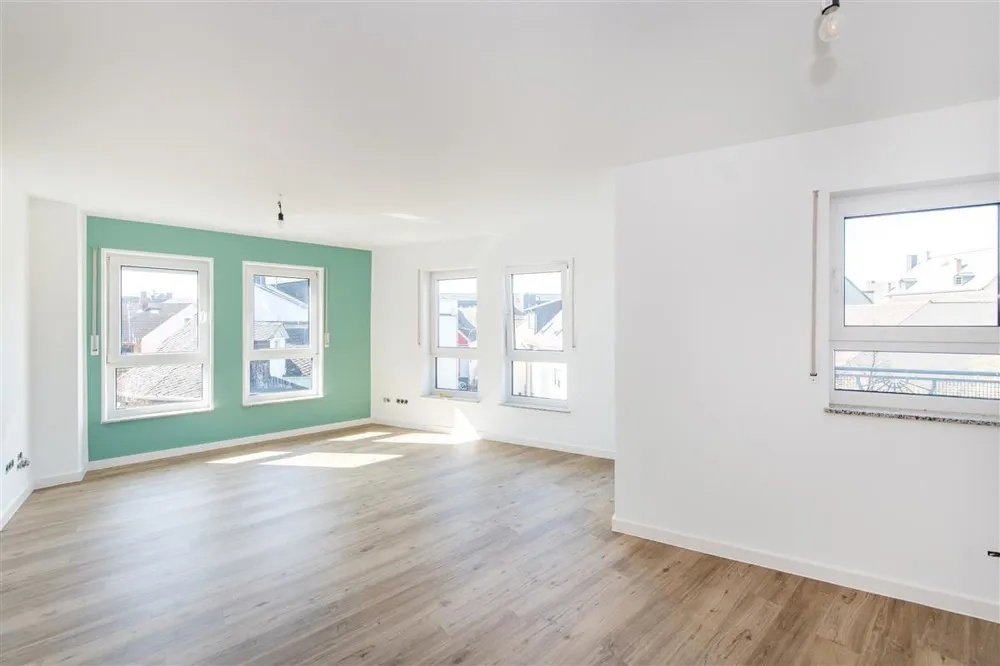 Gepflegte Wohnung mit Balkon und neuwertiger Einbauküche in WHU- Nähe - Photo 1